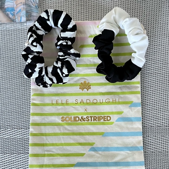 ⚡️⚡️FLASH SALE⚡️⚡️LELE SADOUGHI NWT AUTHENTIC SOLID & STRIPED SET OF SCRUNCHIES. - Picture 3 of 6